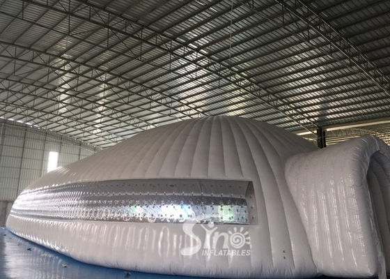 Blow Up Airtight White Weding Inflatable Igloo Dome Tent พร้อมหน้าต่างโปร่งใสสำหรับงานปาร์ตี้ในร่มและกลางแจ้ง